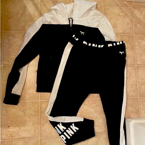 Vs Pink sweatsuit - Picture 1 of 3